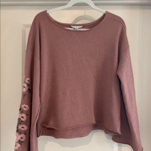 AE Cropped sweater with embroidered sleeves